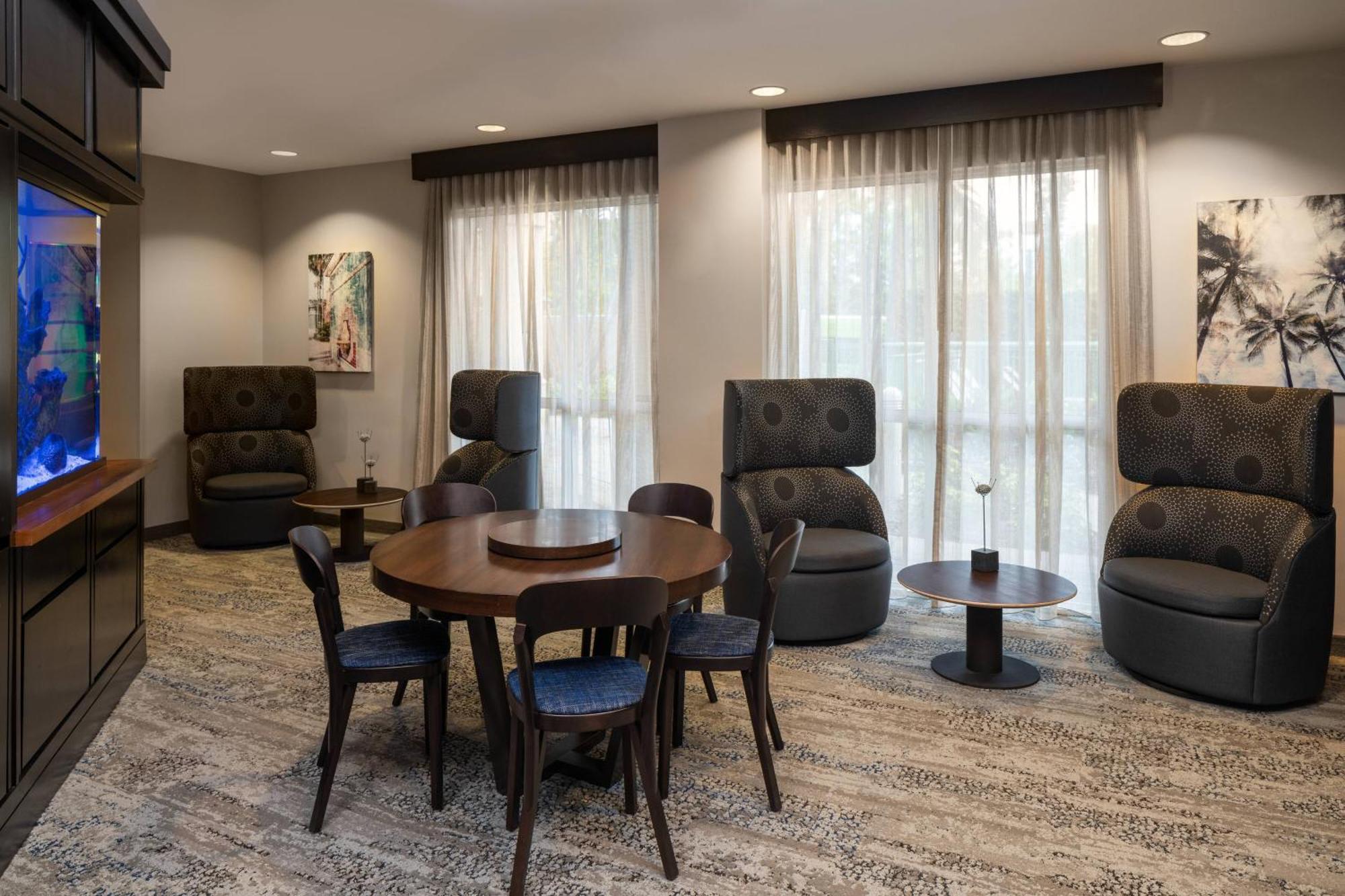 Courtyard By Marriott Fort Lauderdale Airport & Cruise Port Дания-Бич Экстерьер фото
