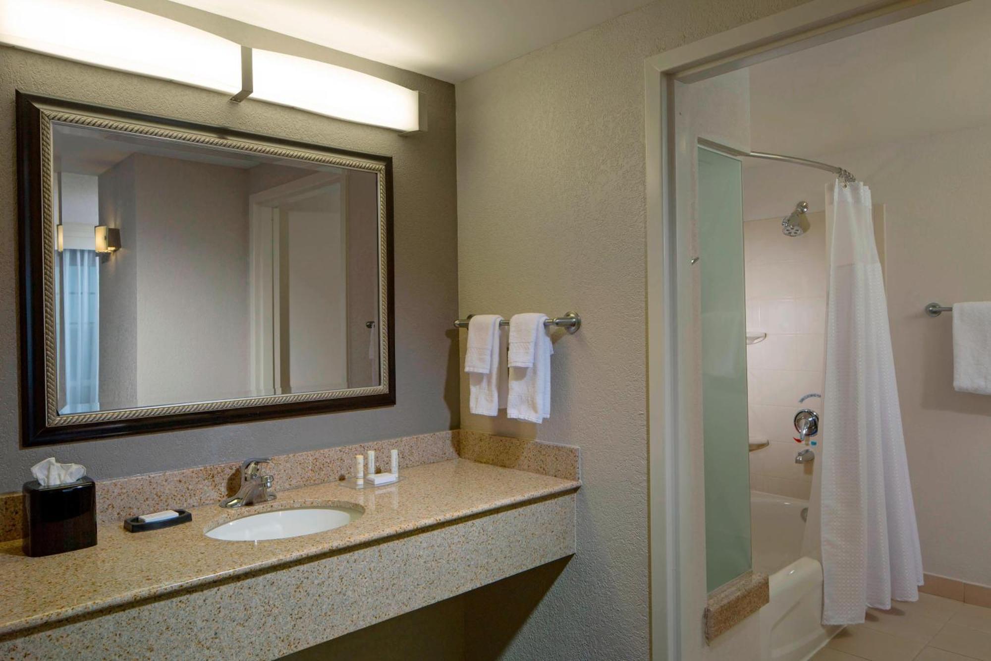 Courtyard By Marriott Fort Lauderdale Airport & Cruise Port Дания-Бич Экстерьер фото