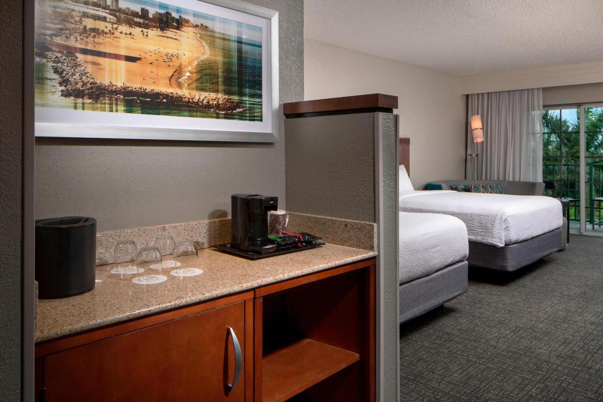 Courtyard By Marriott Fort Lauderdale Airport & Cruise Port Дания-Бич Экстерьер фото