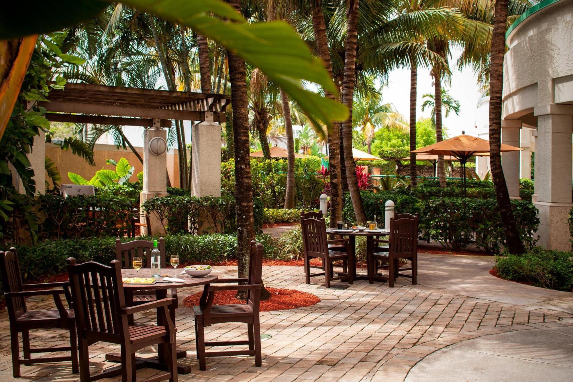 Courtyard By Marriott Fort Lauderdale Airport & Cruise Port Дания-Бич Экстерьер фото
